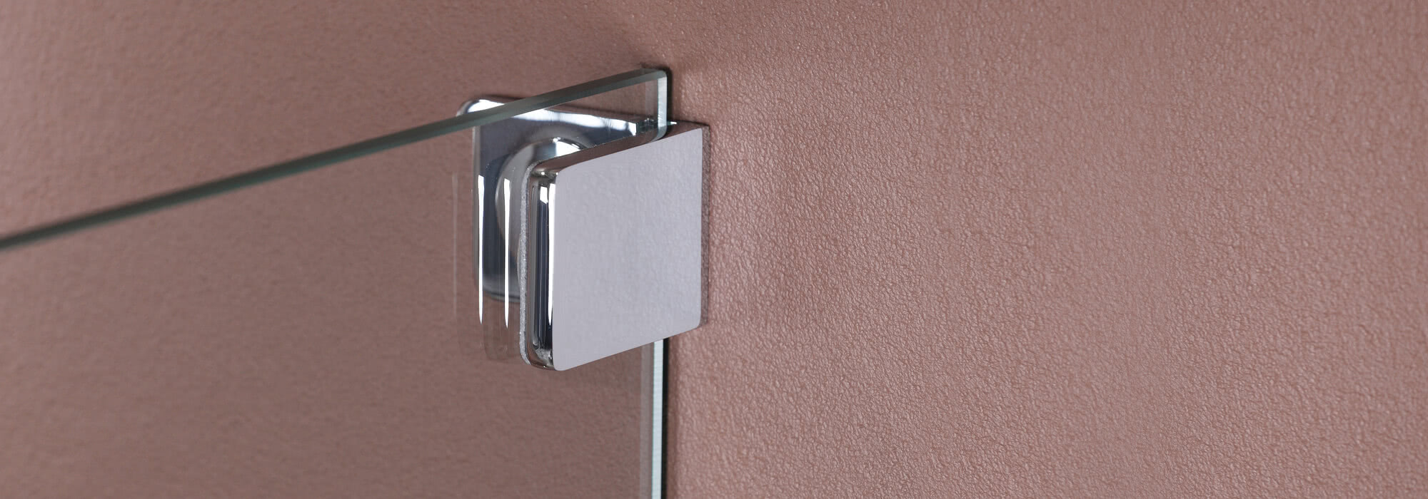 Sprinz offers various options for fixing a glass shower to the wall, for example with a wall bracket