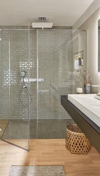 Fortuna shower with flush-mounted profile, Smart-Line 4.0 and washbasin shelves in Renovation Deluxe Style