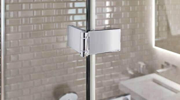 Fortuna shower with flush-mounted profile and glass–glass bracket in detail in Renovation Deluxe Style