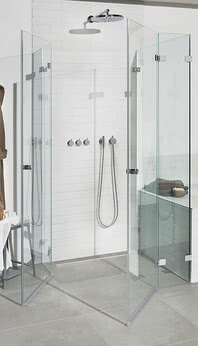 Fortuna shower: the corner access with swing doors ensures easy access to the shower area