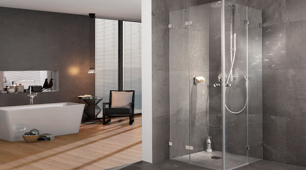 Fortuna shower, frameless with corner access