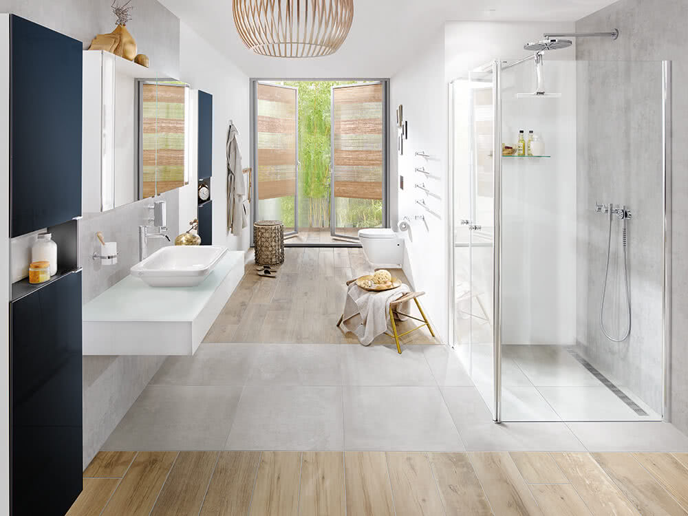 The wall profile has an adjustment range of +/–13 mm and levels out uneven walls.