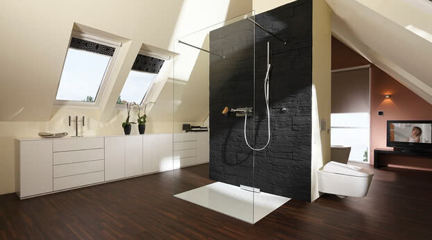 Inloop shower in a bath under the roof