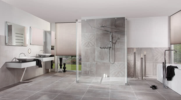 Inloop shower, barrier-free with Smart-Line mirror