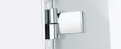 Frameless BS-Dusche with glass–wall hinge