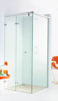 Onyx shower, side access model with closed door