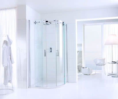 Opalin S shower with wall profile and open door