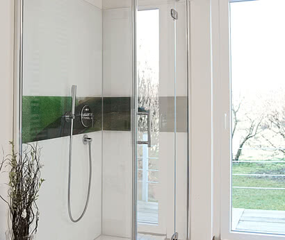 Spinell Plus shower with wall profile
