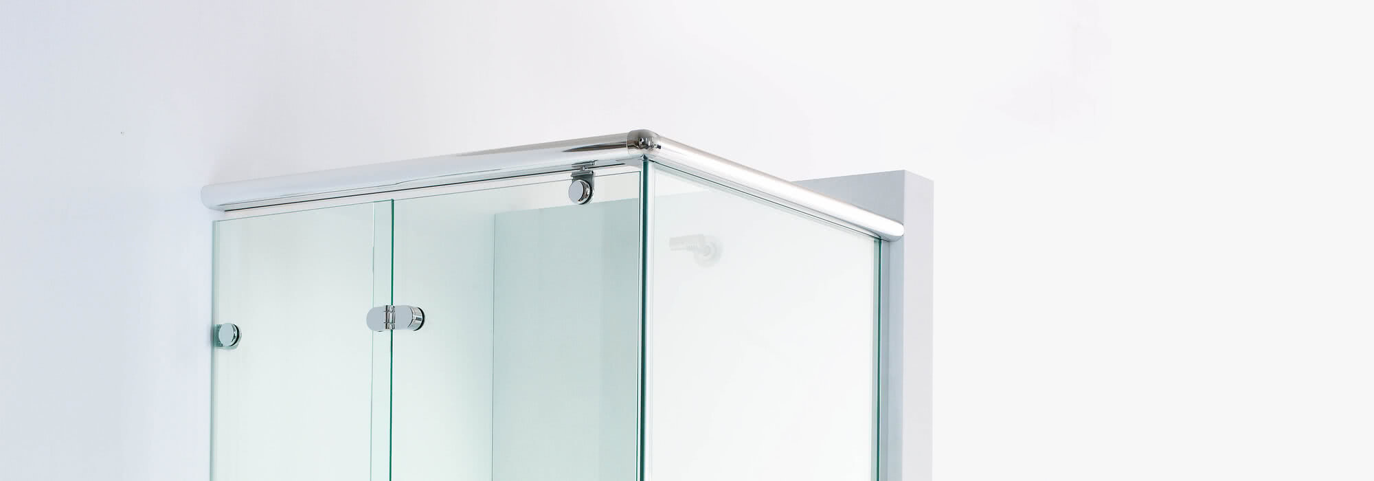 Onyx shower, hinge in detail view