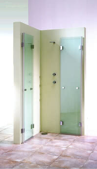 XXL shower, corner access, two-section door, fully open