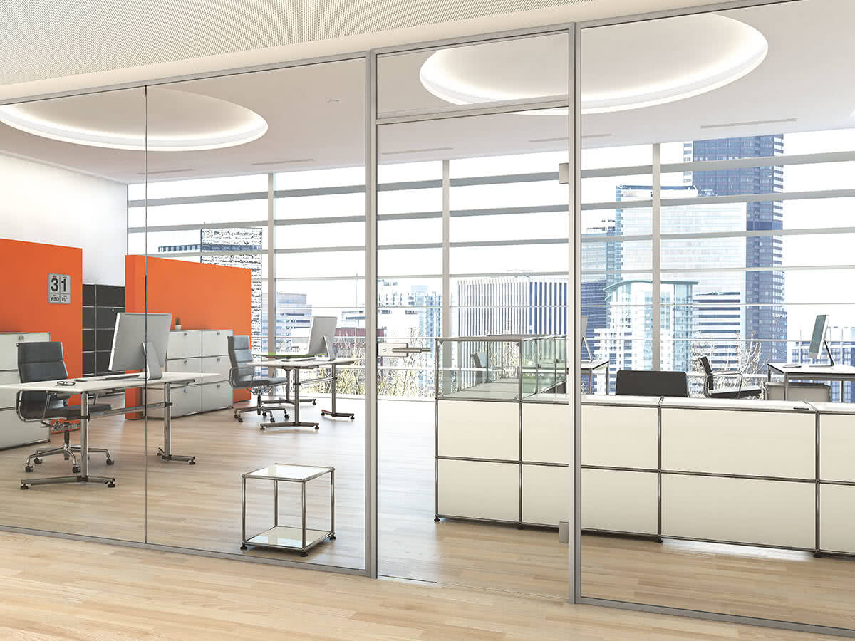 Aluzarge 100 by Sprinz as a partition in an open-plan office