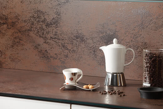 SPRINZ Porzellankeramik Arbeitsplatte Rueckwand OxidMoro Kaffekanne web.jpg
