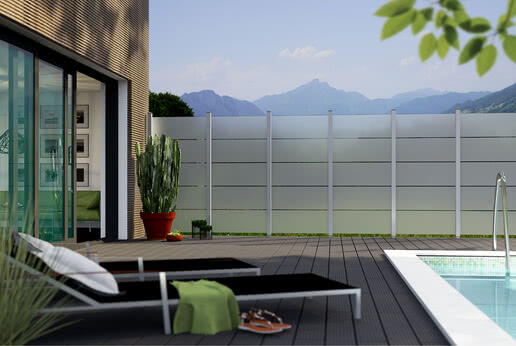 SPRINZ glass privacy screen with Compact post system