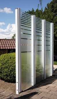 SPRINZ glass privacy screen with Premium post system