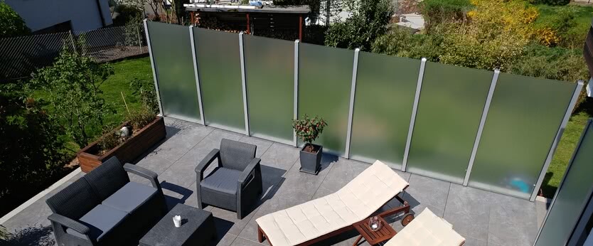 SPRINZ glass privacy screen with Premium post system