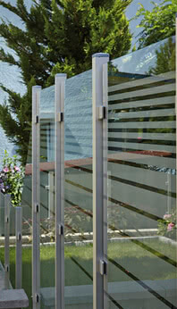 SPRINZ glass privacy screen with Premium post system