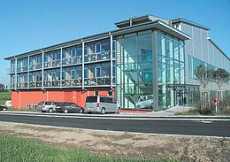 2000 Fertigstellung des Sanitärgebäudes in Grünkraut-Gullen